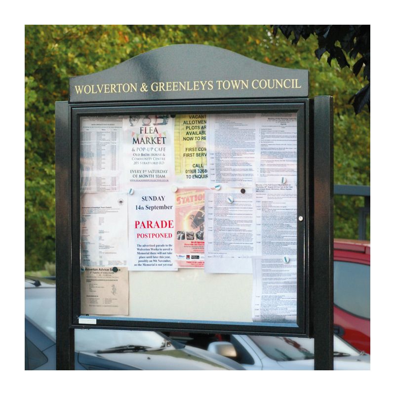 AF58 aluminium noticeboard, post-mounted with bow-patterned header