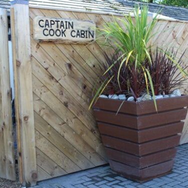 Diplomat Outdoor Planter Brown