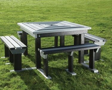 Octobrunch Picnic Table