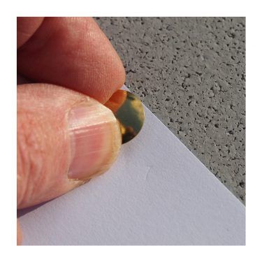 Pinning-a-notice-to-Self-healing-rubber-pinboard